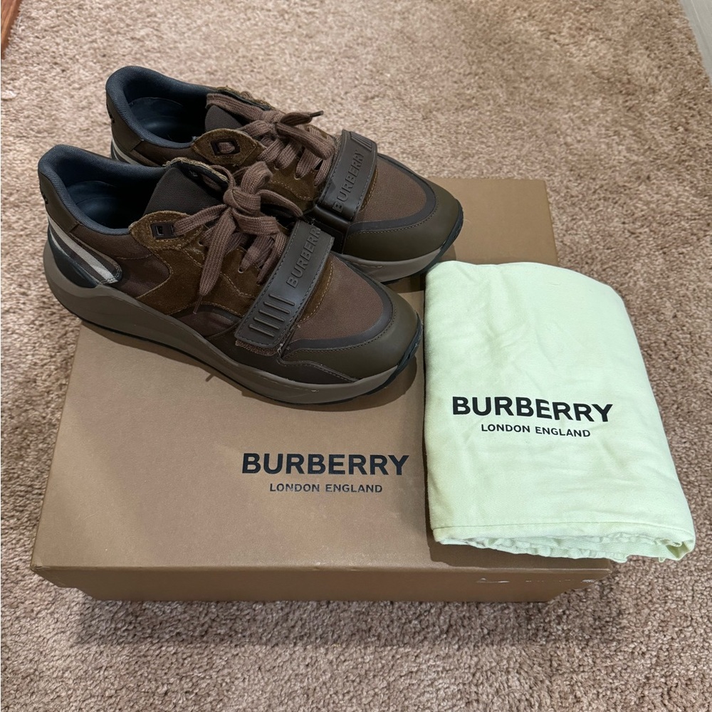 Brown Burberry Men's A MF Ramsey M Story 23 - size 9